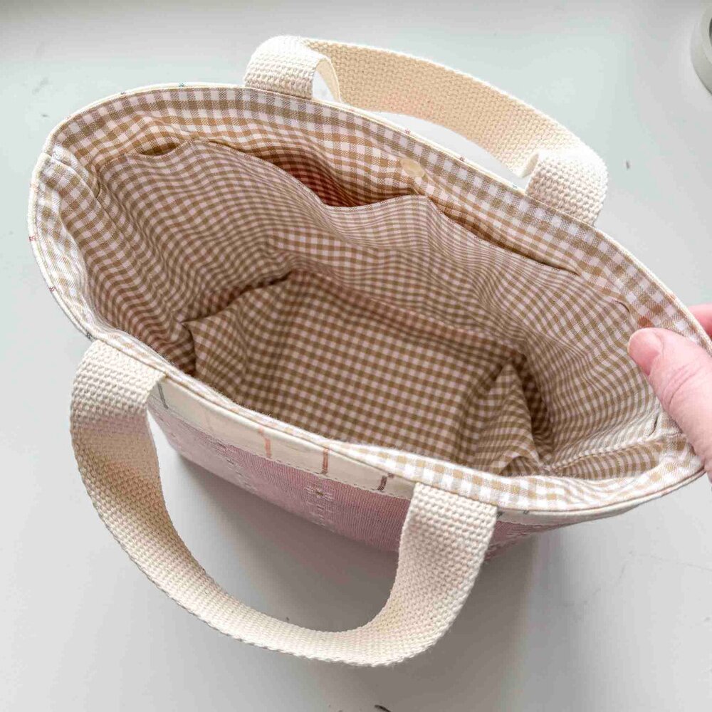 Adorable pink structured mini tote bag for needlework projects - Picture 5 of 7